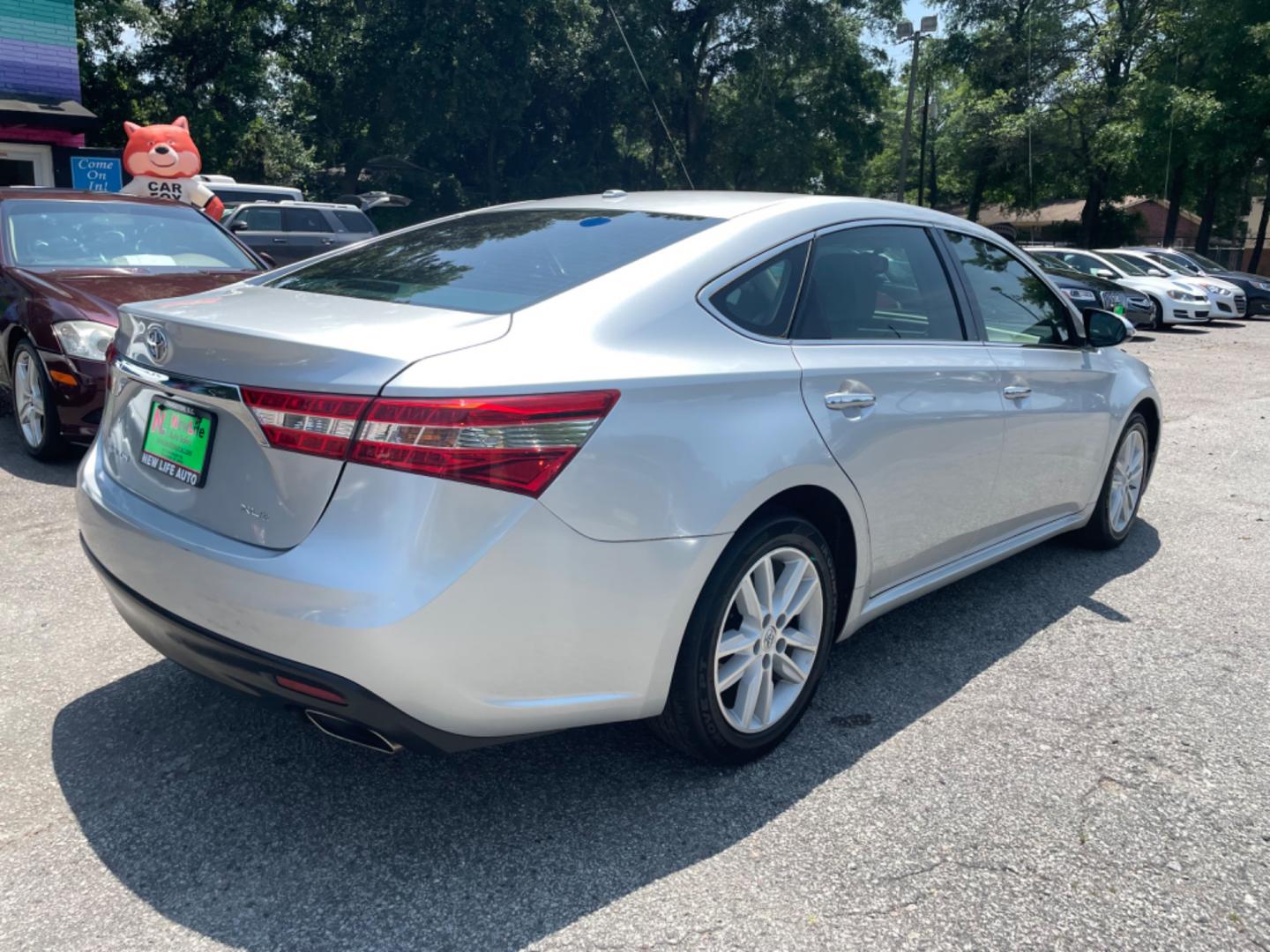 2014 GRAY TOYOTA AVALON XLE (4T1BK1EB4EU) with an 3.5L engine, Automatic transmission, located at 5103 Dorchester Rd., Charleston, SC, 29418-5607, (843) 767-1122, 36.245171, -115.228050 - Photo#6